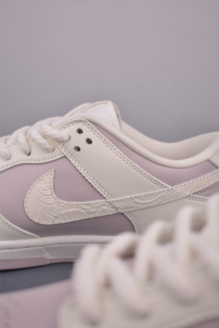 Nike SB Dunk Low view 8