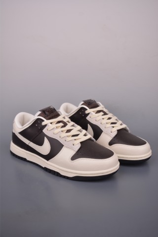 Nike SB Dunk Low view 1