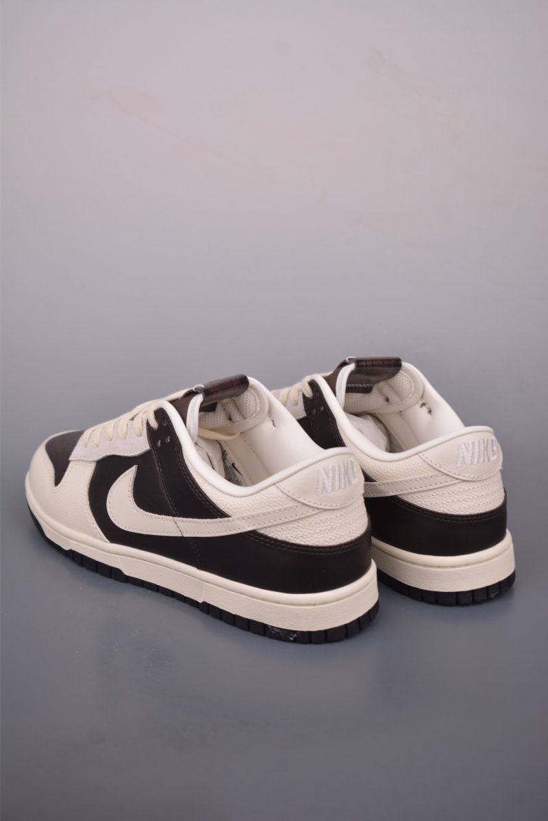 Nike SB Dunk Low view