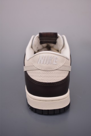Nike SB Dunk Low view 4