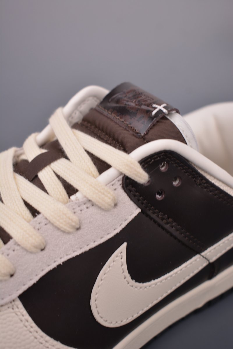 Nike SB Dunk Low view