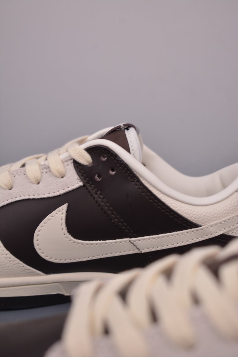 Nike SB Dunk Low view