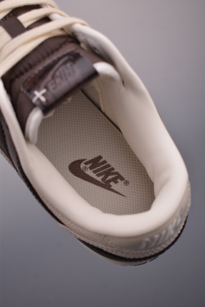 Nike SB Dunk Low view