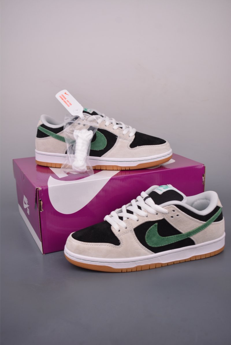 Nike SB Dunk Low view