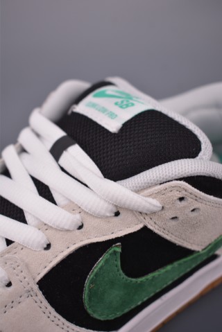 Nike SB Dunk Low view 7