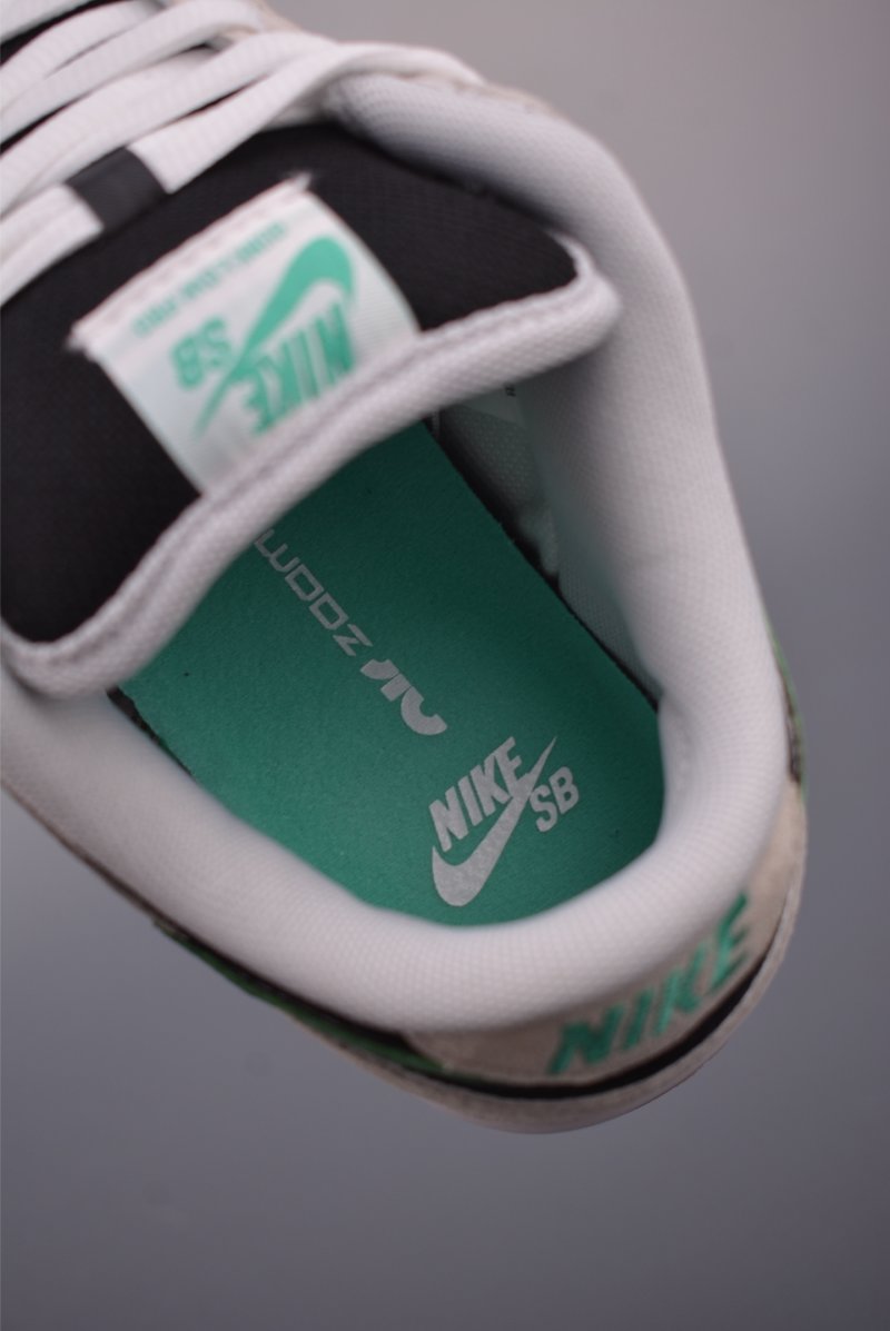 Nike SB Dunk Low view