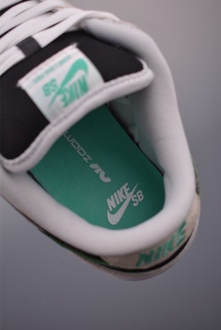 Nike SB Dunk Low view 9
