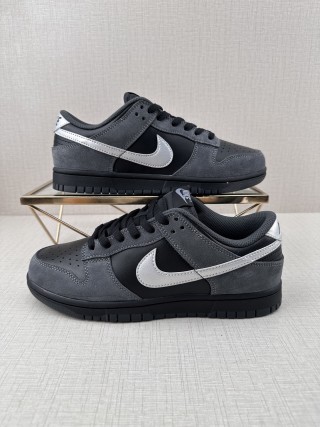 Nike SB Dunk Low 'Black / Grey' view 4