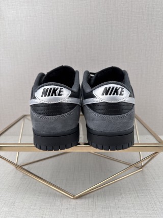 Nike SB Dunk Low 'Black / Grey' view 5