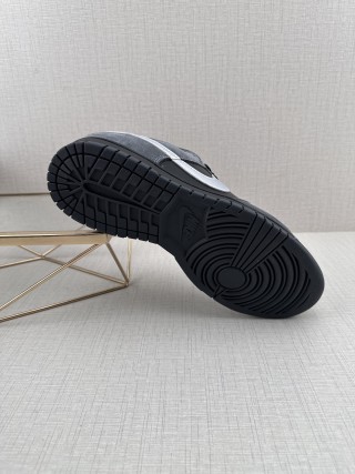 Nike SB Dunk Low 'Black / Grey' view 6