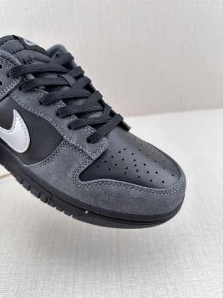 Nike SB Dunk Low 'Black / Grey' view 7