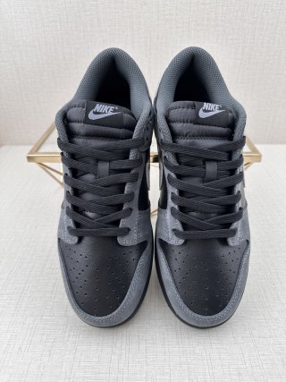 Nike SB Dunk Low 'Black / Grey' view 9