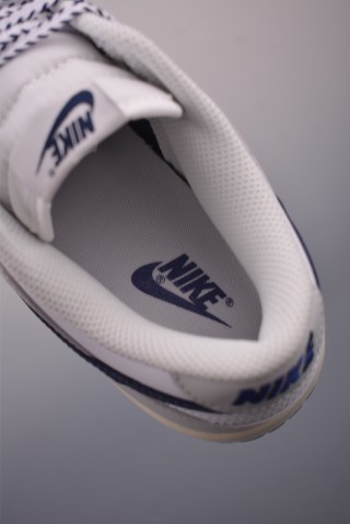 Nike SB Dunk Low view 9