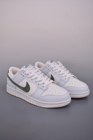 Nike SB Dunk Low view 1
