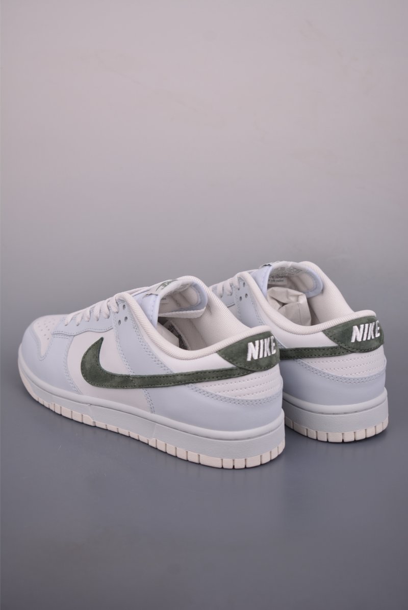 Nike SB Dunk Low view