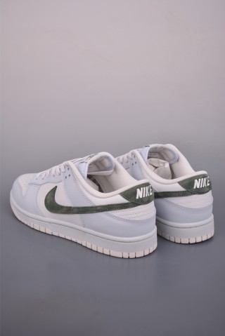 Nike SB Dunk Low view 2