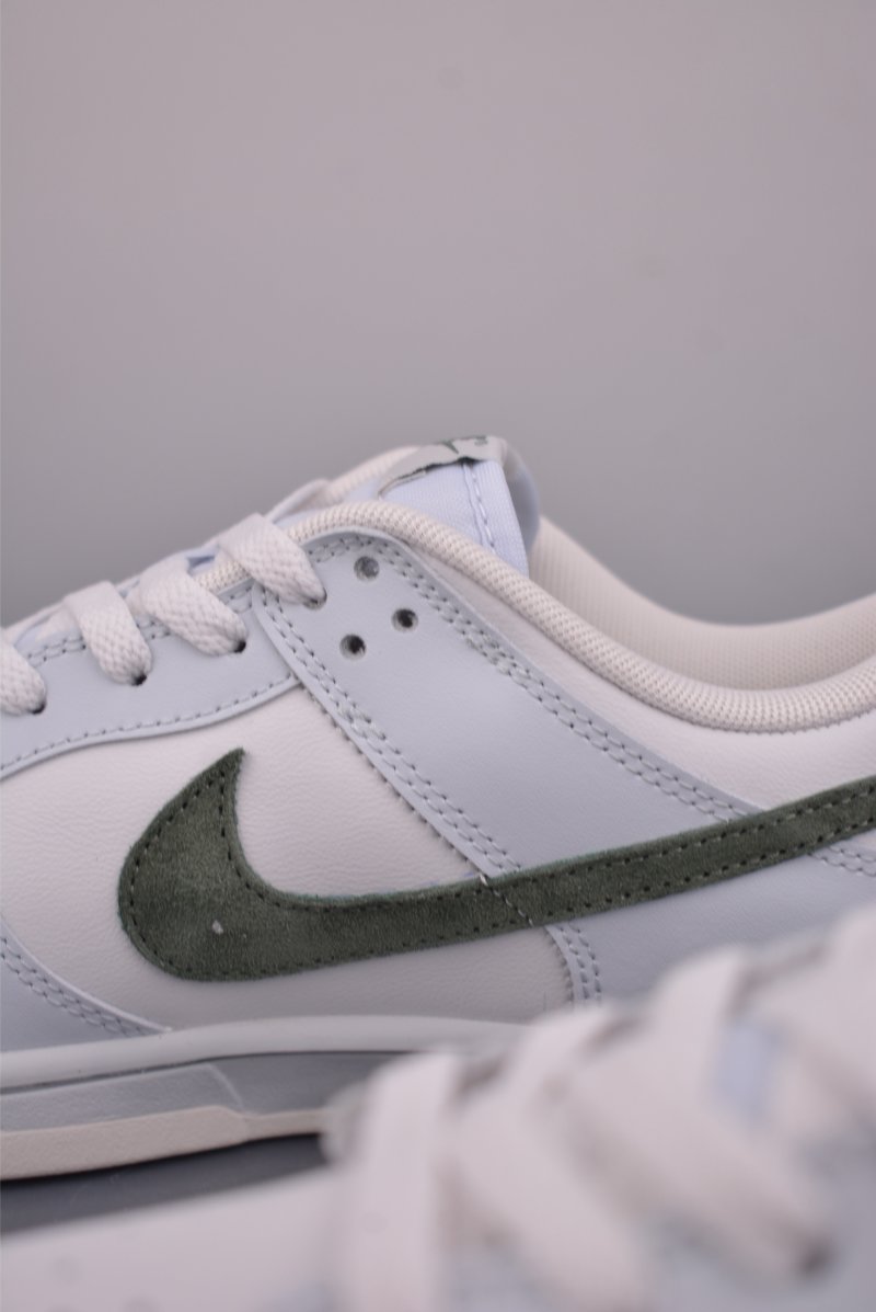 Nike SB Dunk Low view