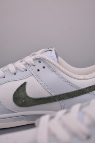 Nike SB Dunk Low view 8