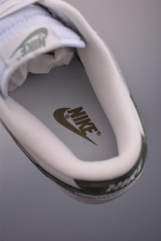 Nike SB Dunk Low view 9