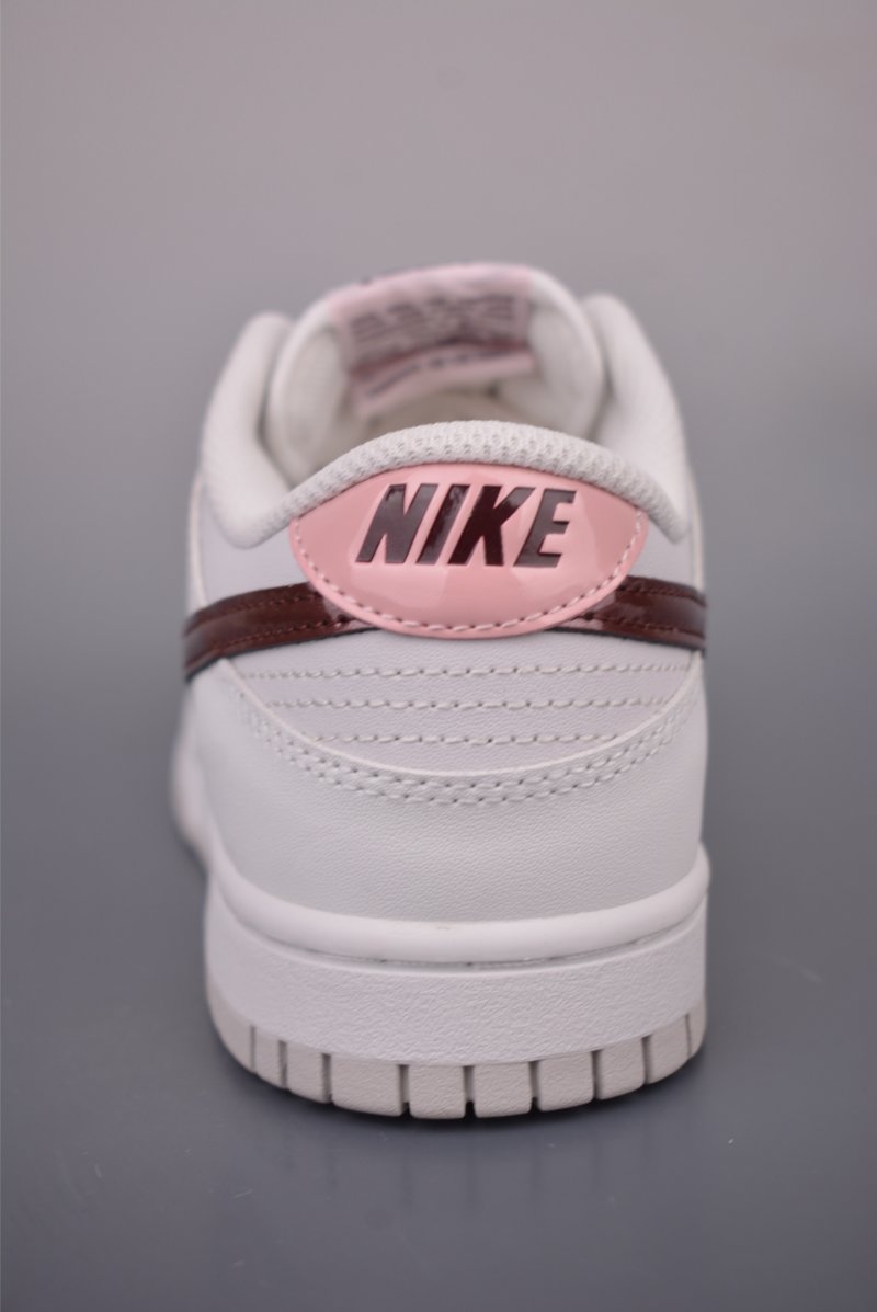 Nike SB Dunk Low view
