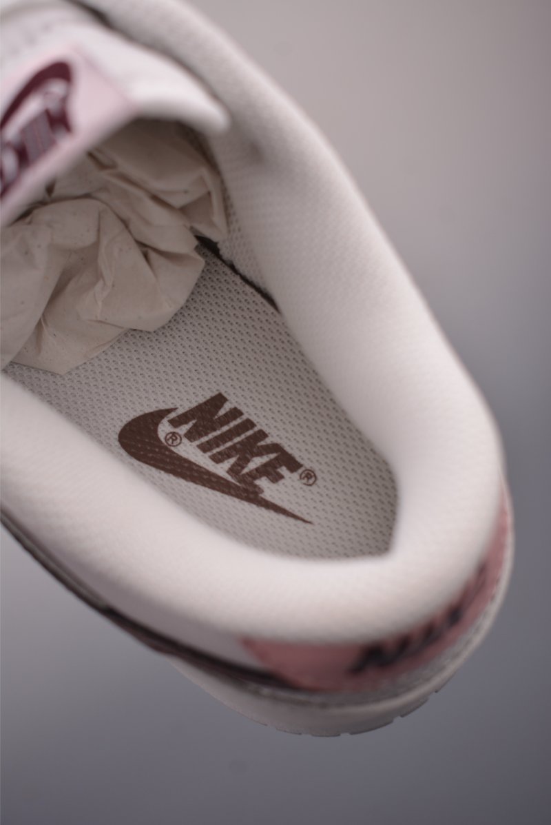 Nike SB Dunk Low view