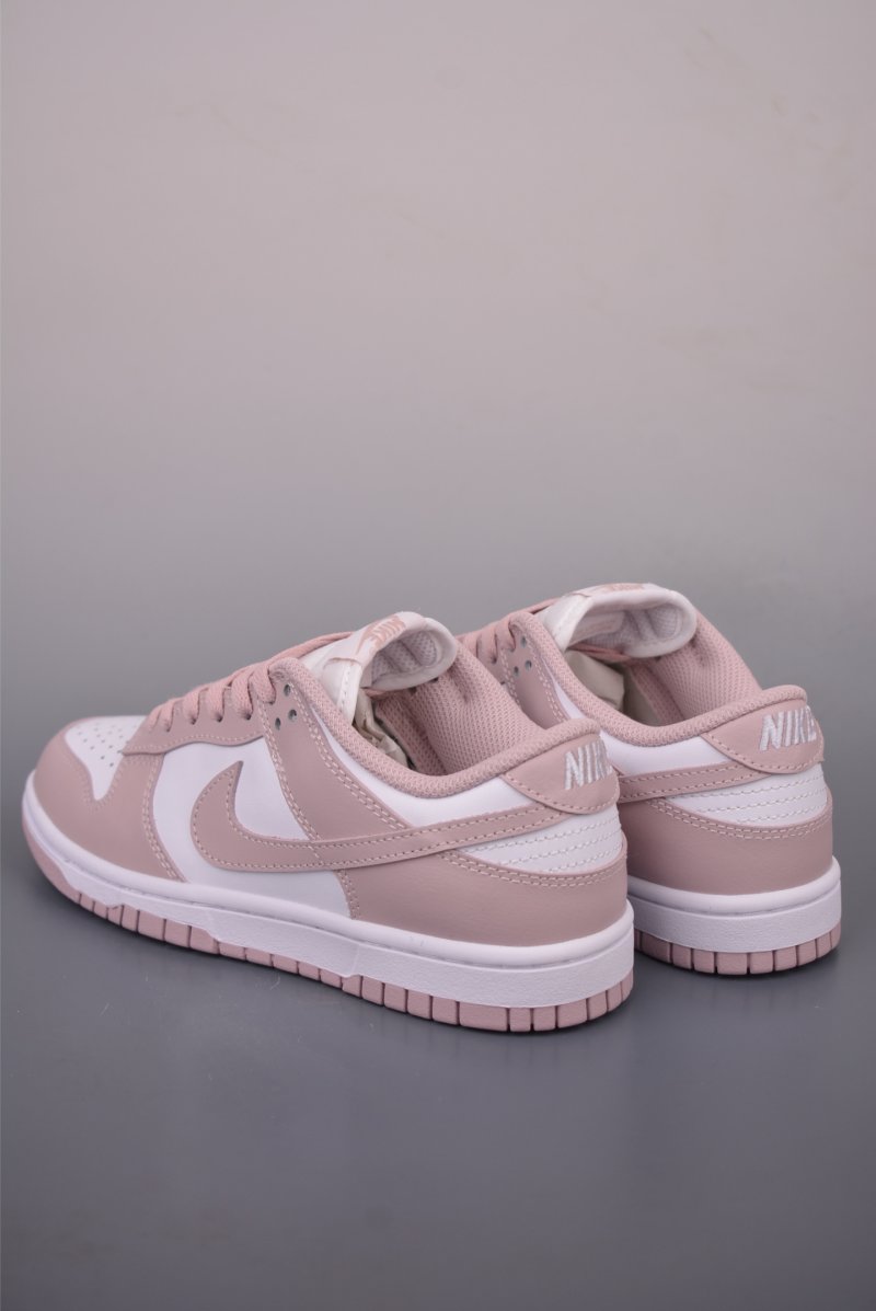 Nike SB Dunk Low view