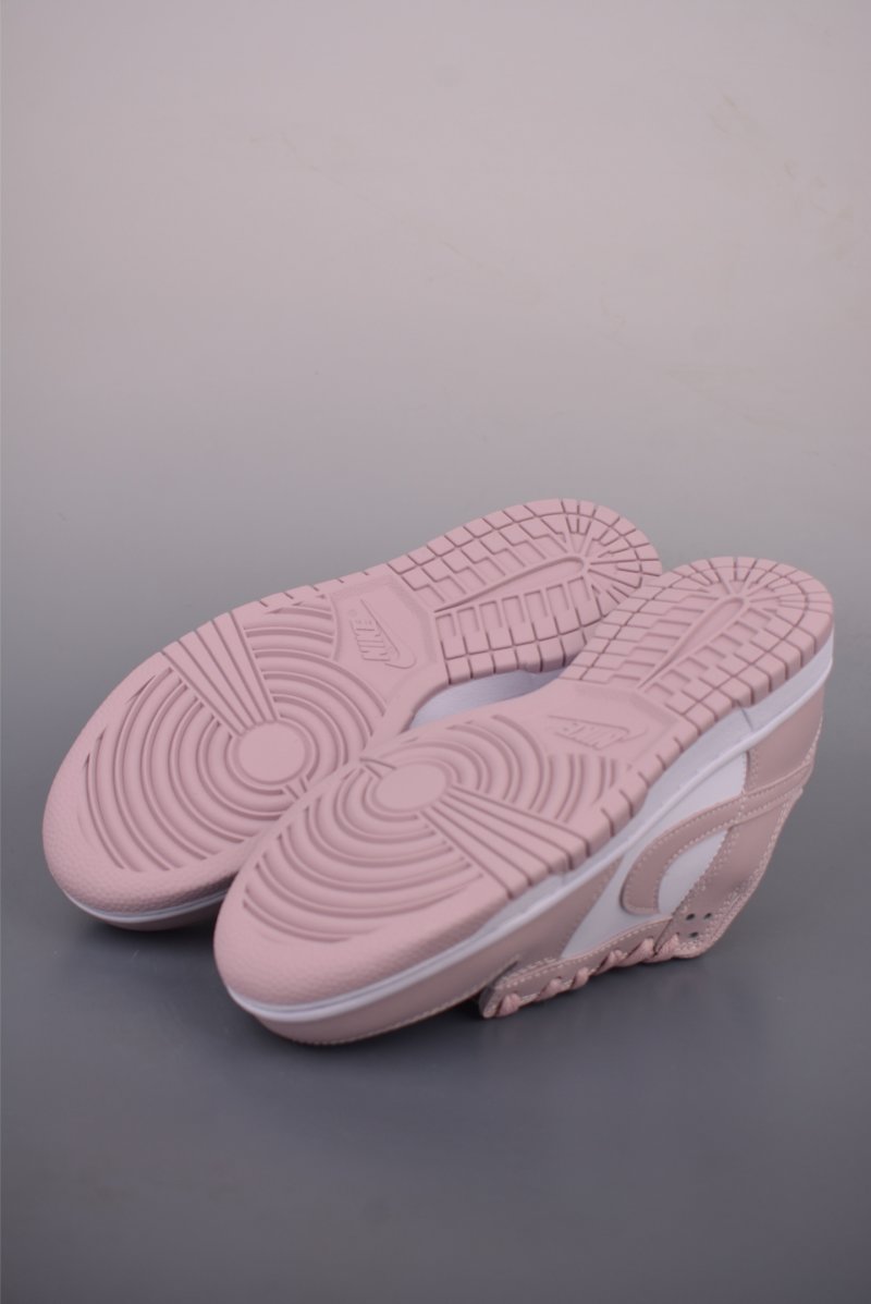 Nike SB Dunk Low view