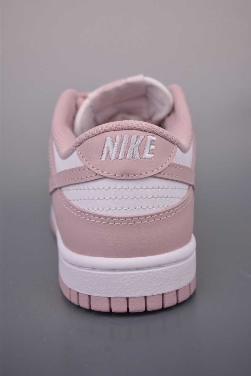 Nike SB Dunk Low view