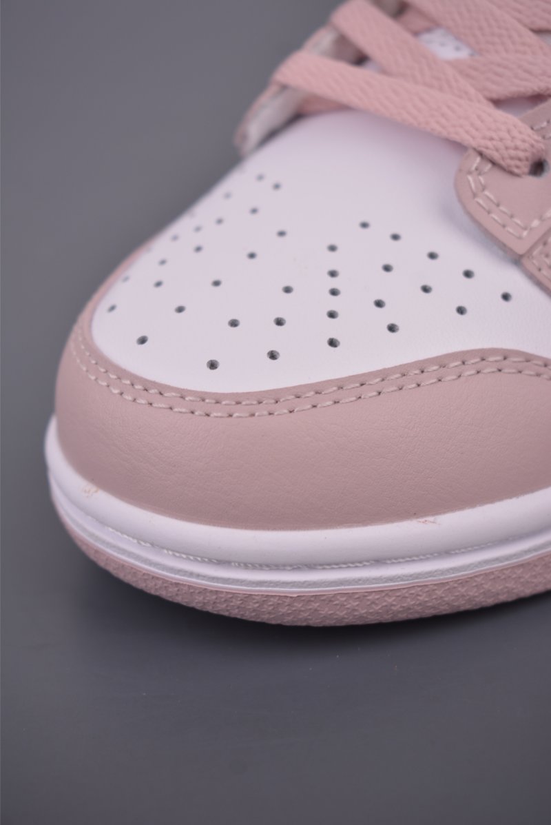Nike SB Dunk Low view