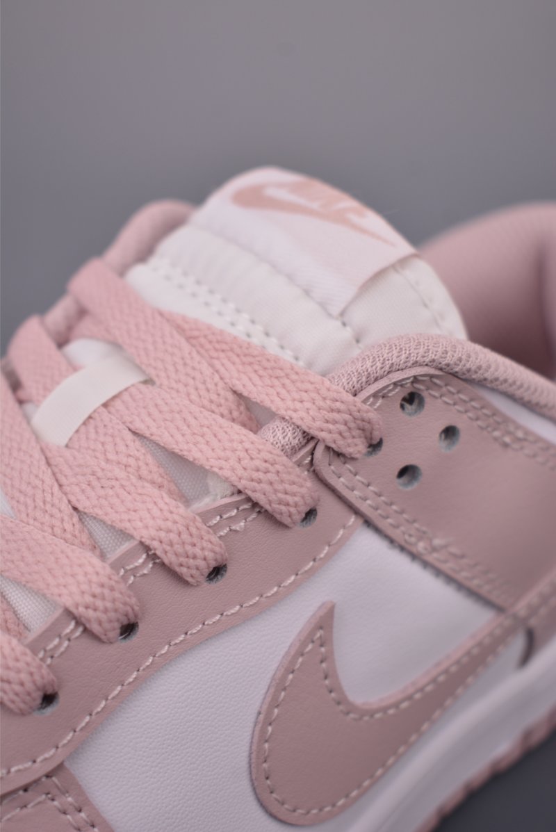 Nike SB Dunk Low view