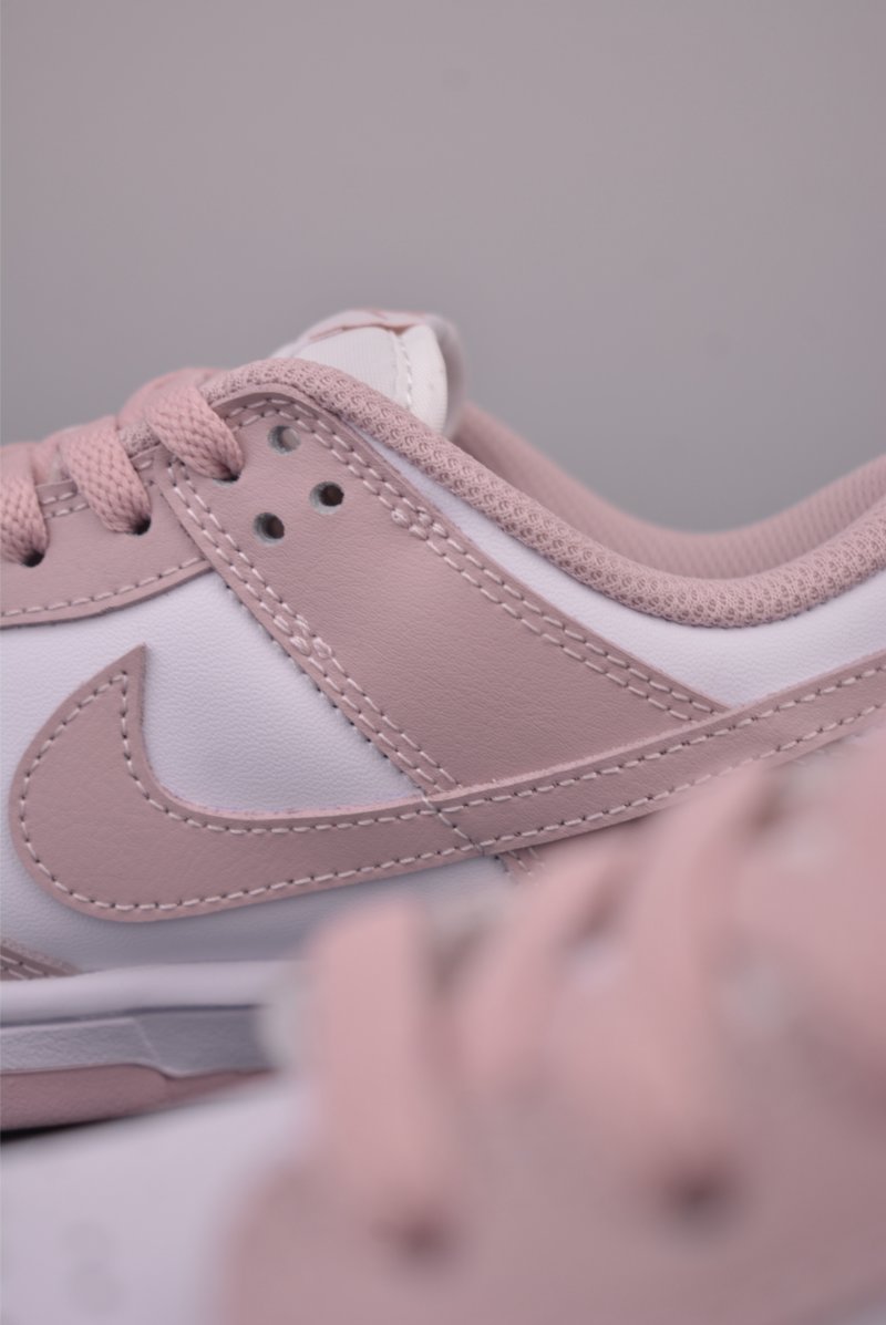 Nike SB Dunk Low view