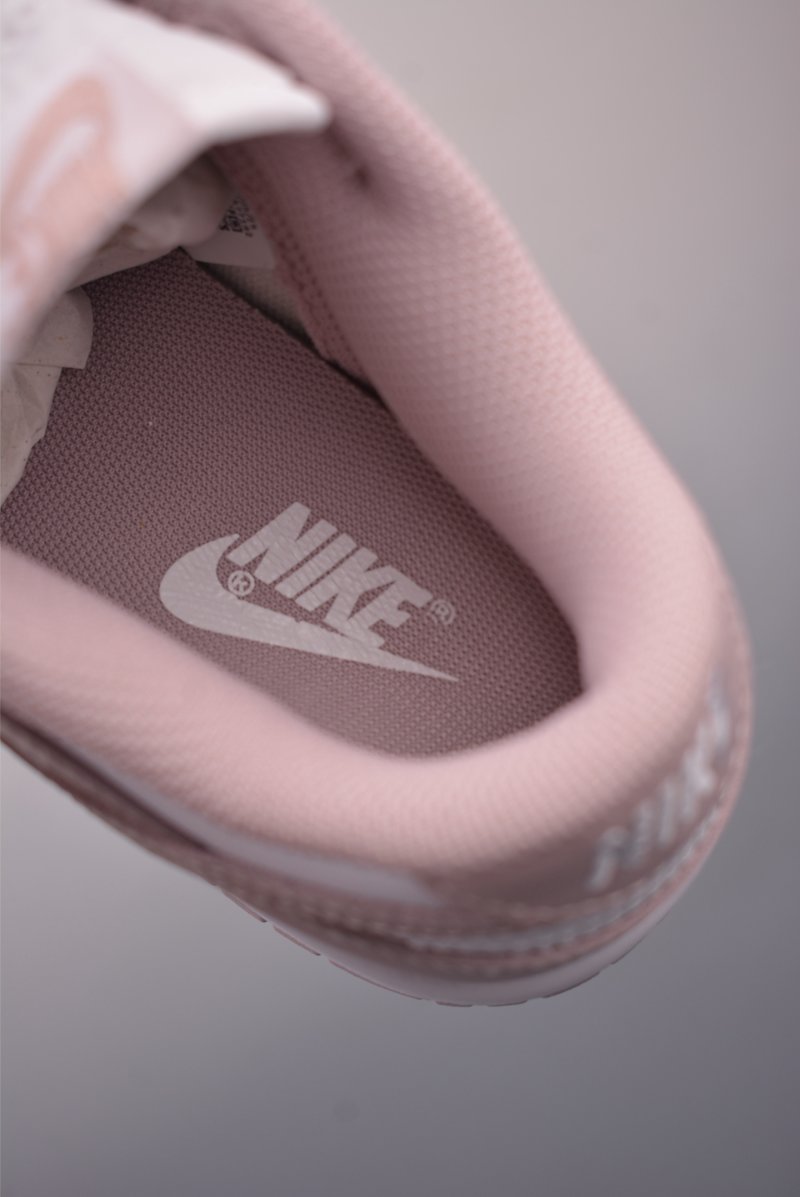 Nike SB Dunk Low view