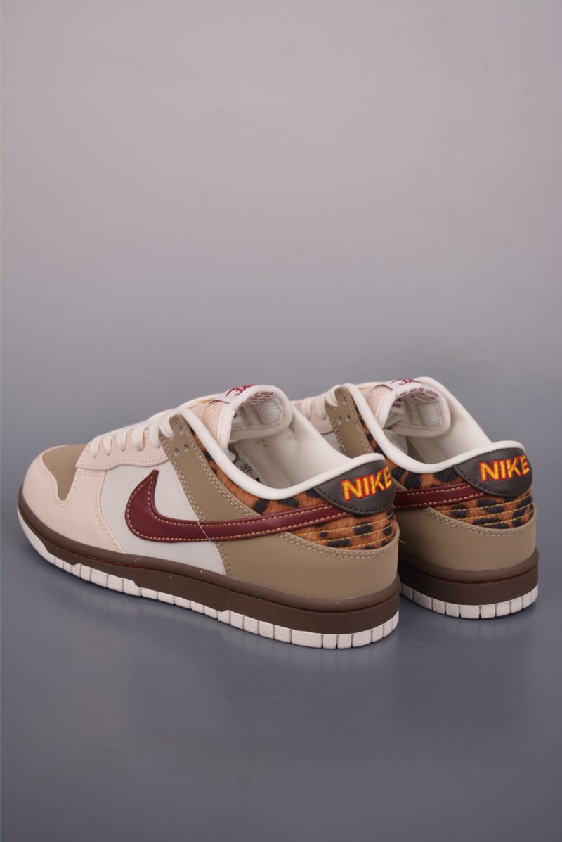 Nike SB Dunk Low view