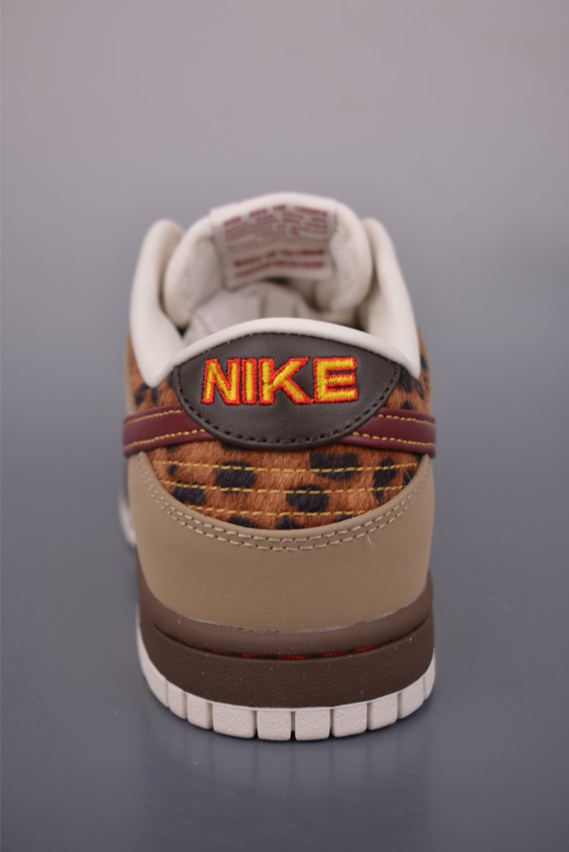 Nike SB Dunk Low view
