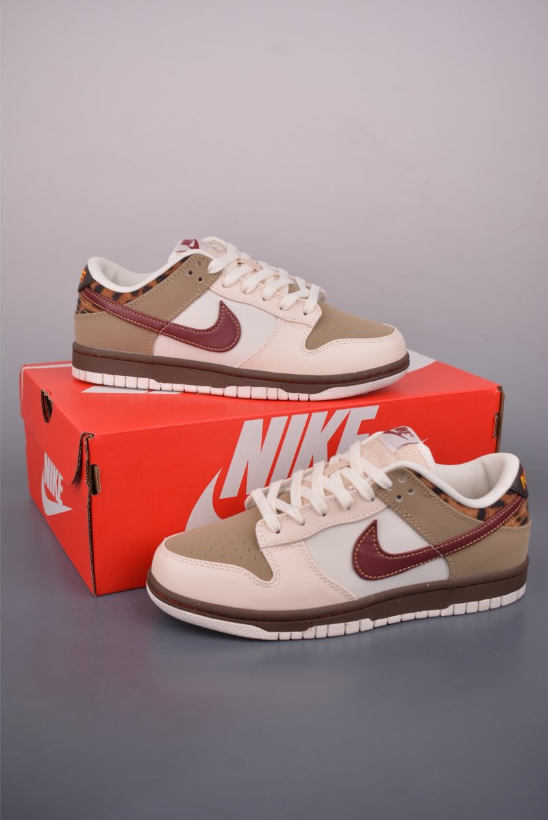 Nike SB Dunk Low view