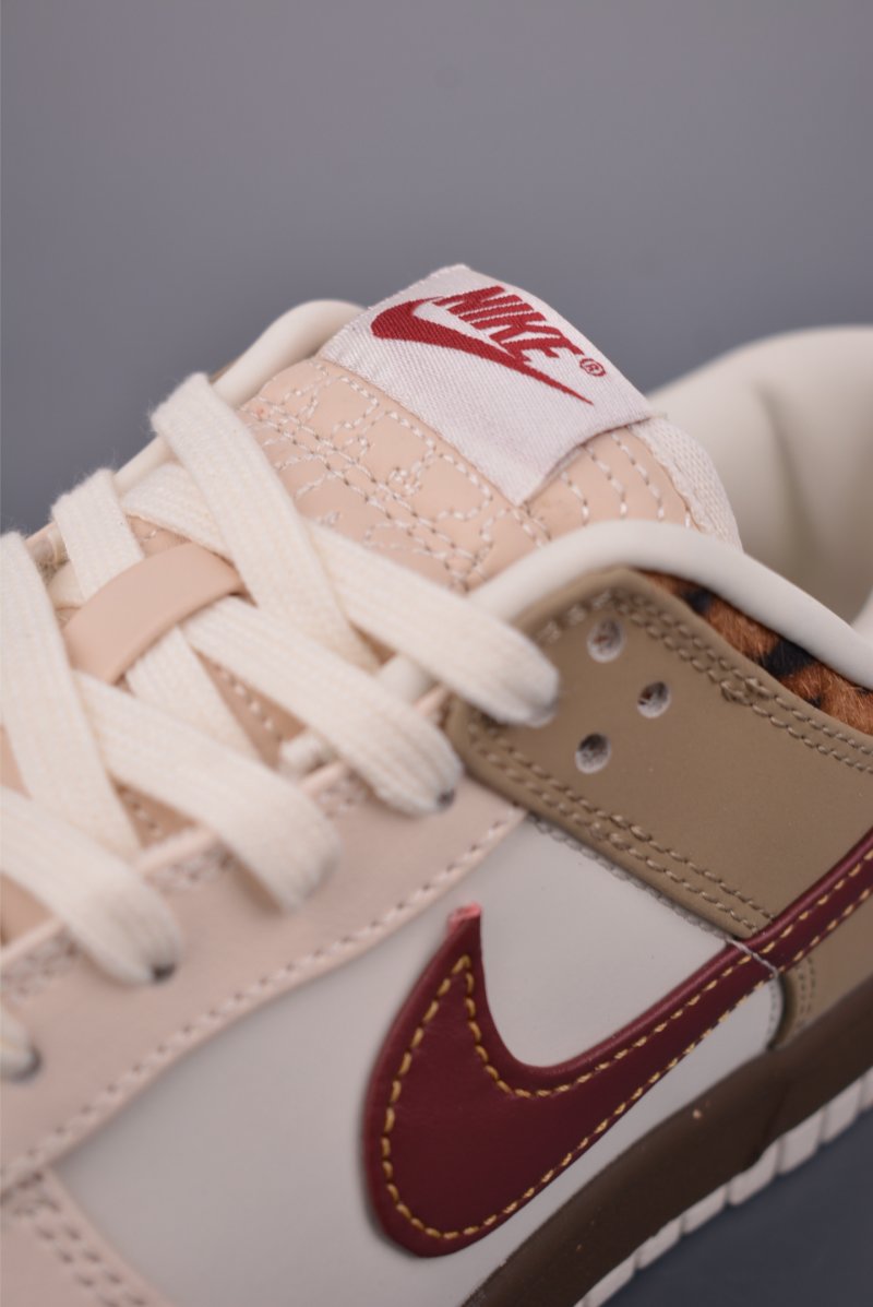 Nike SB Dunk Low view