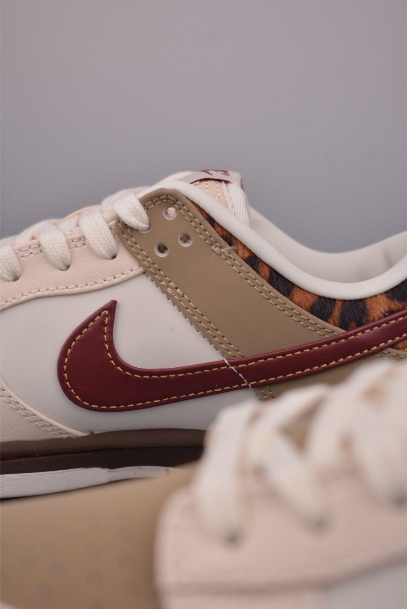 Nike SB Dunk Low view