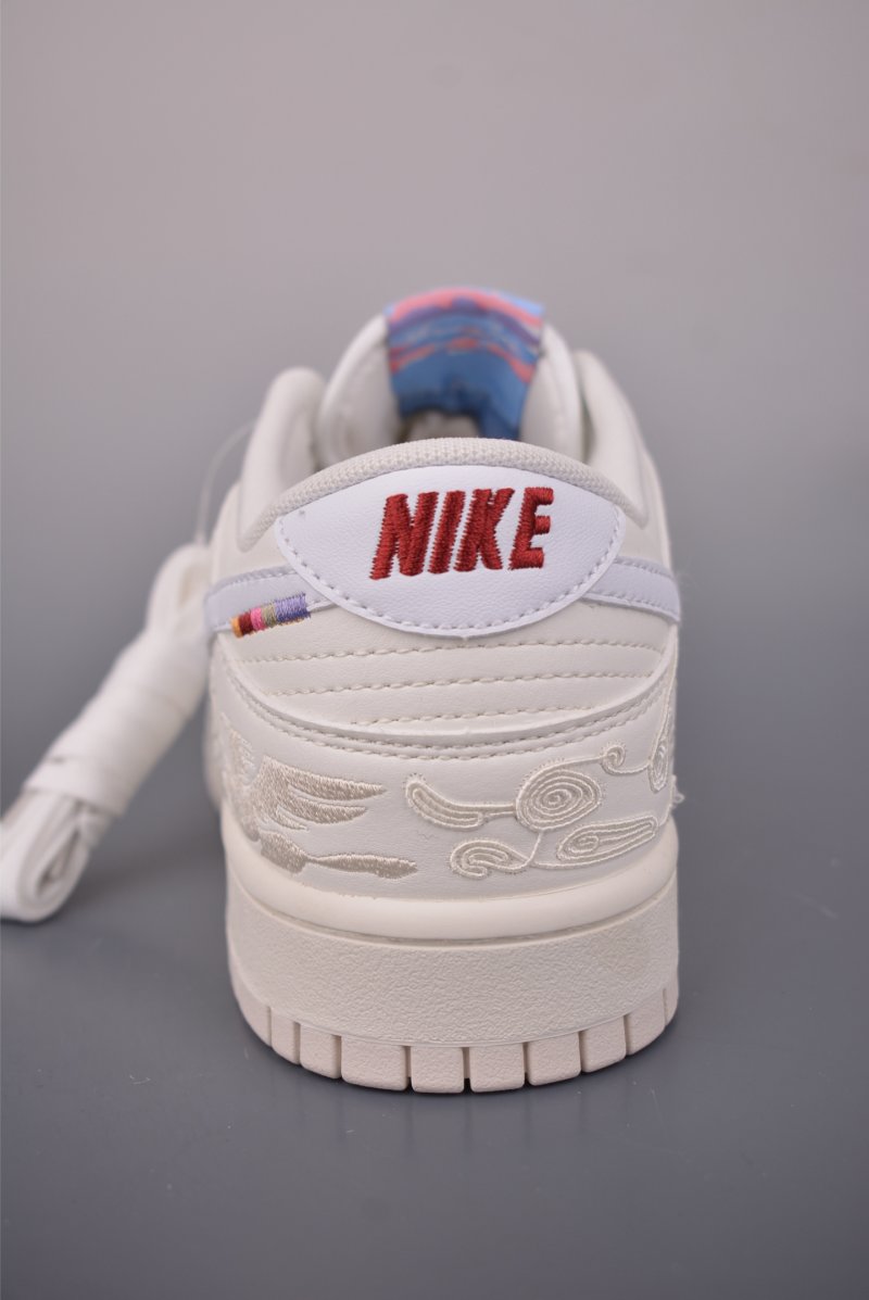 Nike SB Dunk Low view