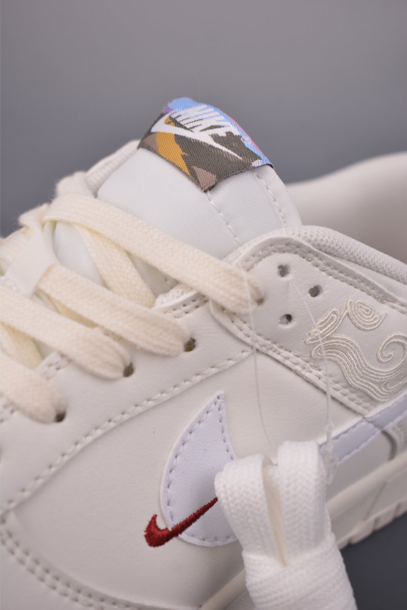 Nike SB Dunk Low view