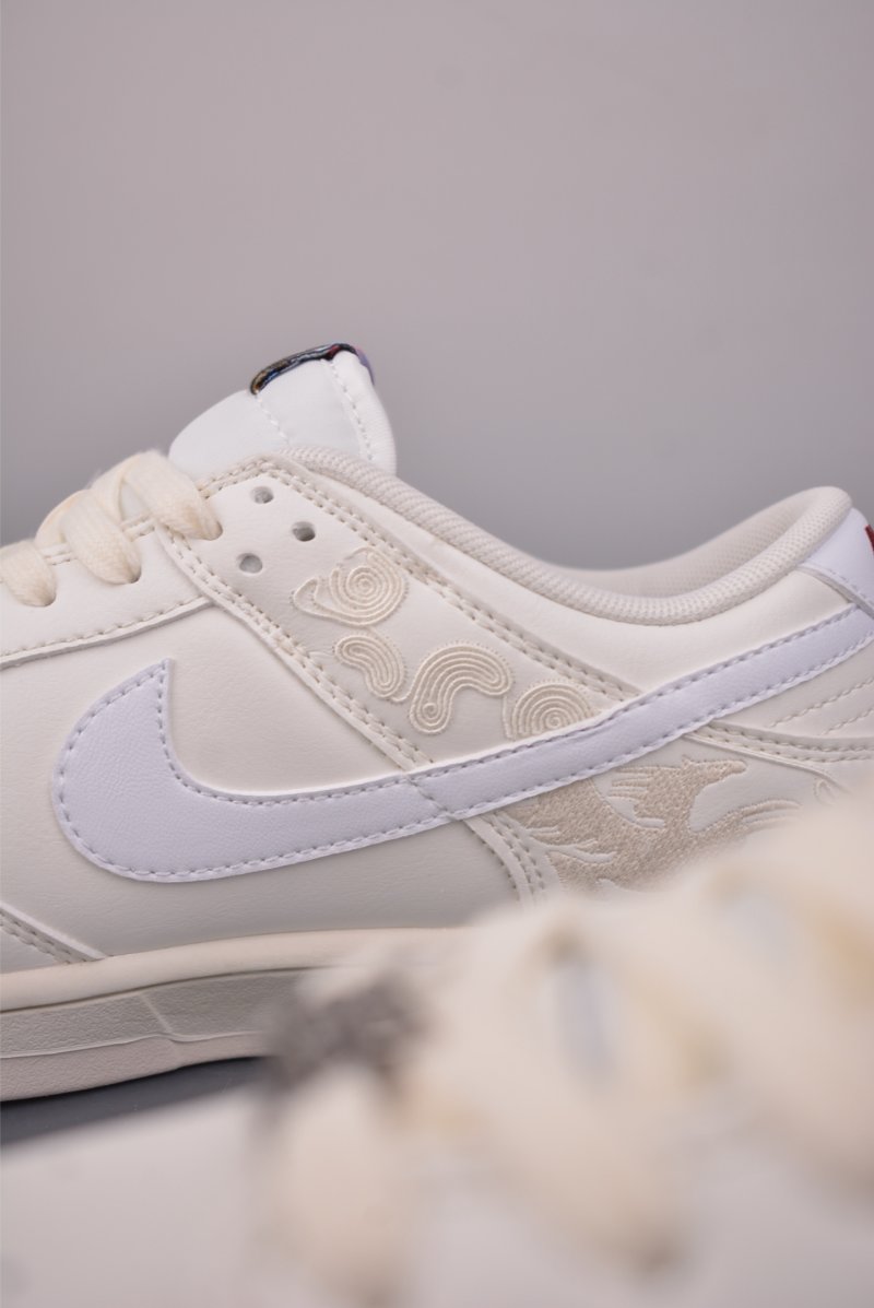 Nike SB Dunk Low view