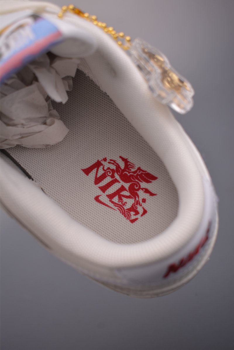 Nike SB Dunk Low view