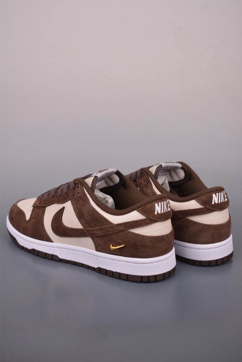 Nike SB Dunk Low view