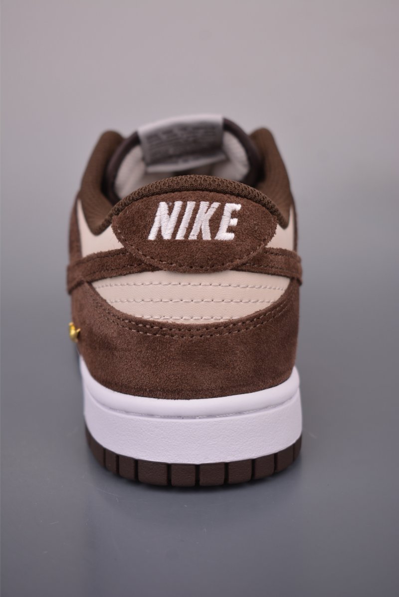 Nike SB Dunk Low view
