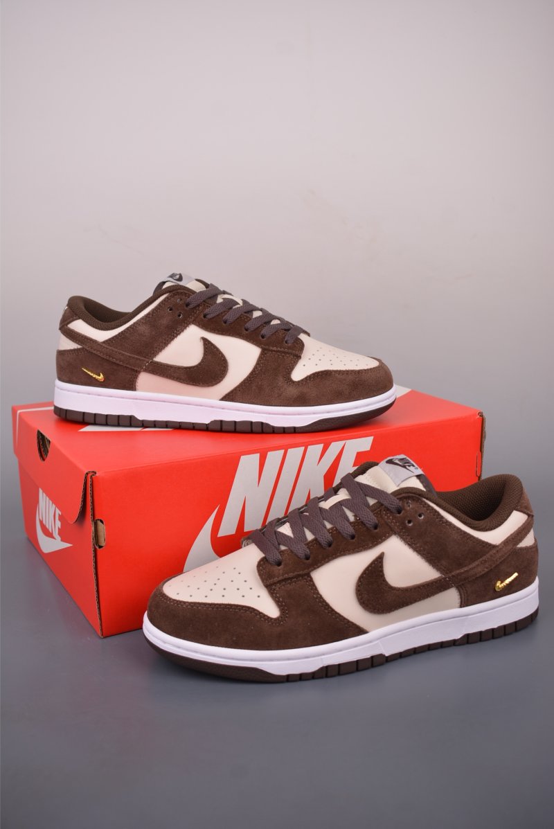 Nike SB Dunk Low view