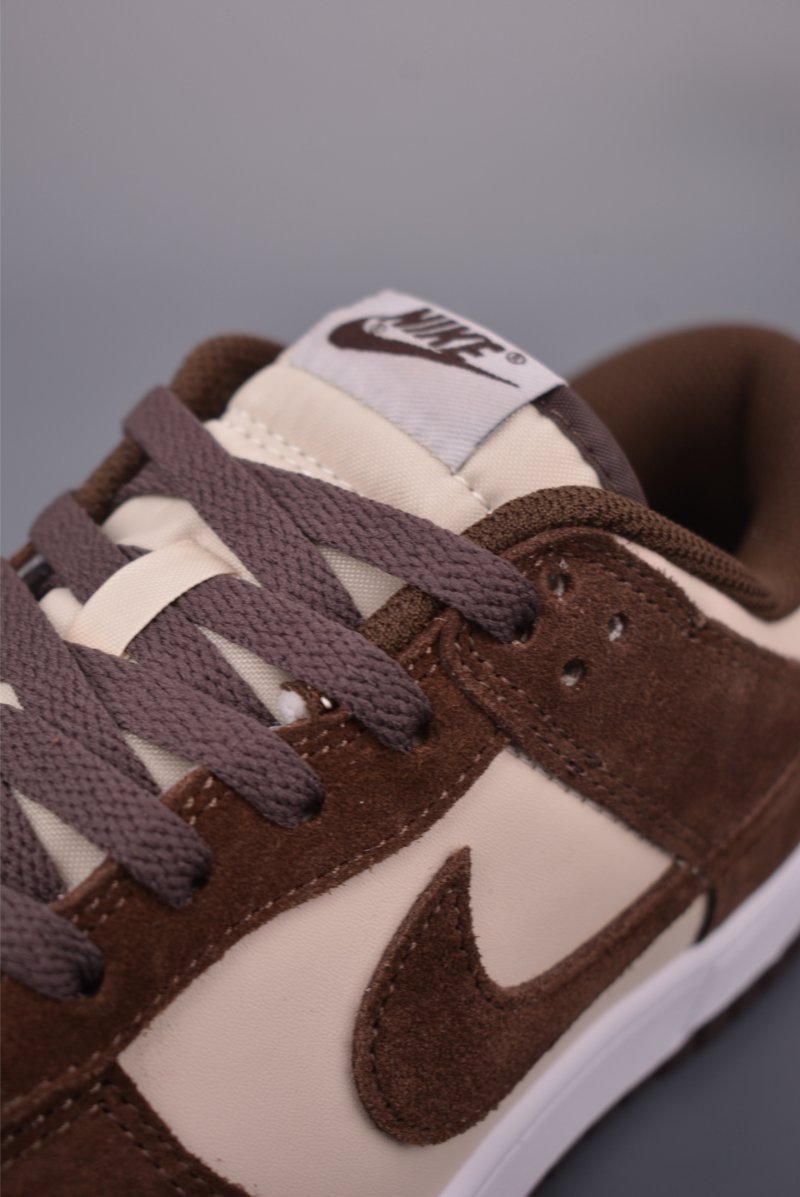 Nike SB Dunk Low view