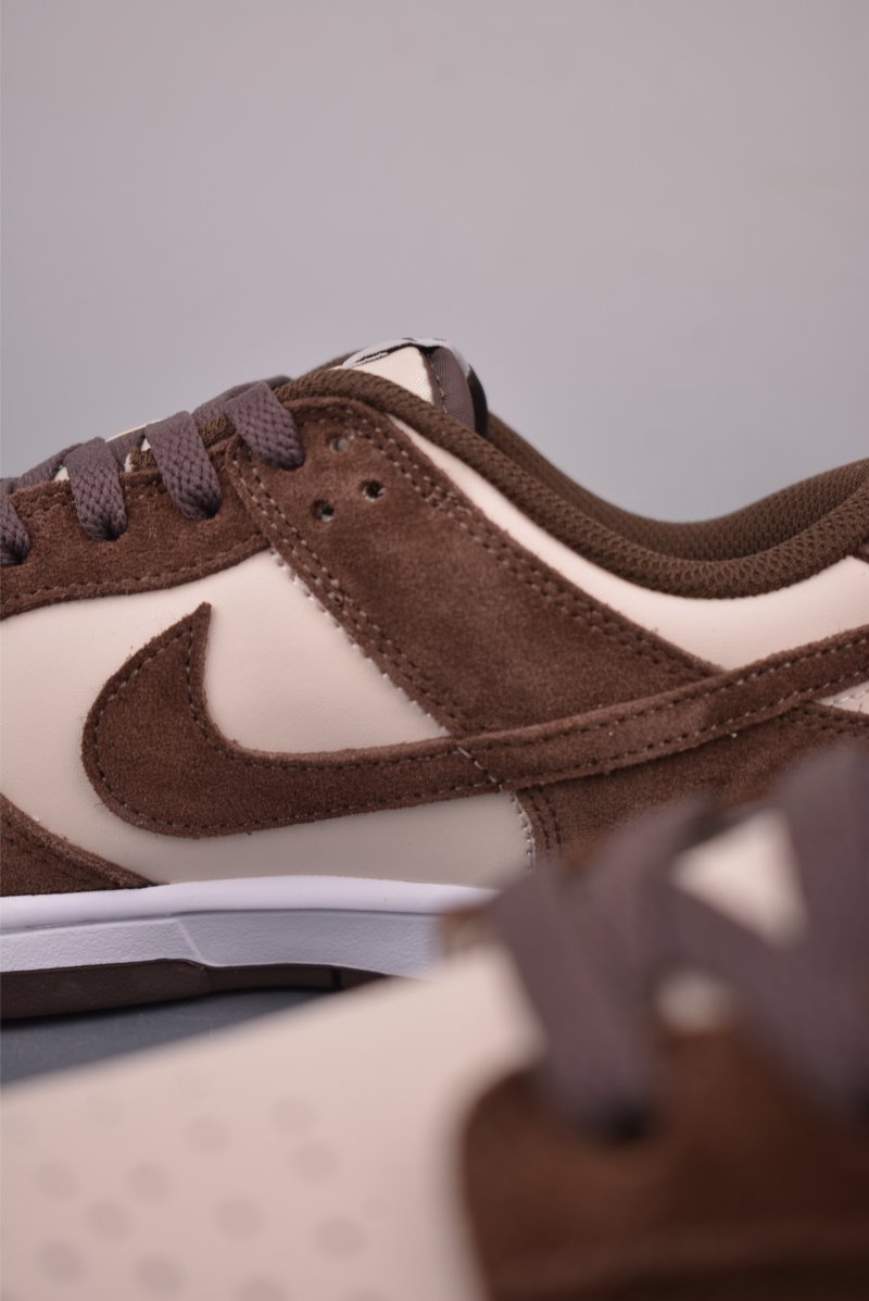 Nike SB Dunk Low view