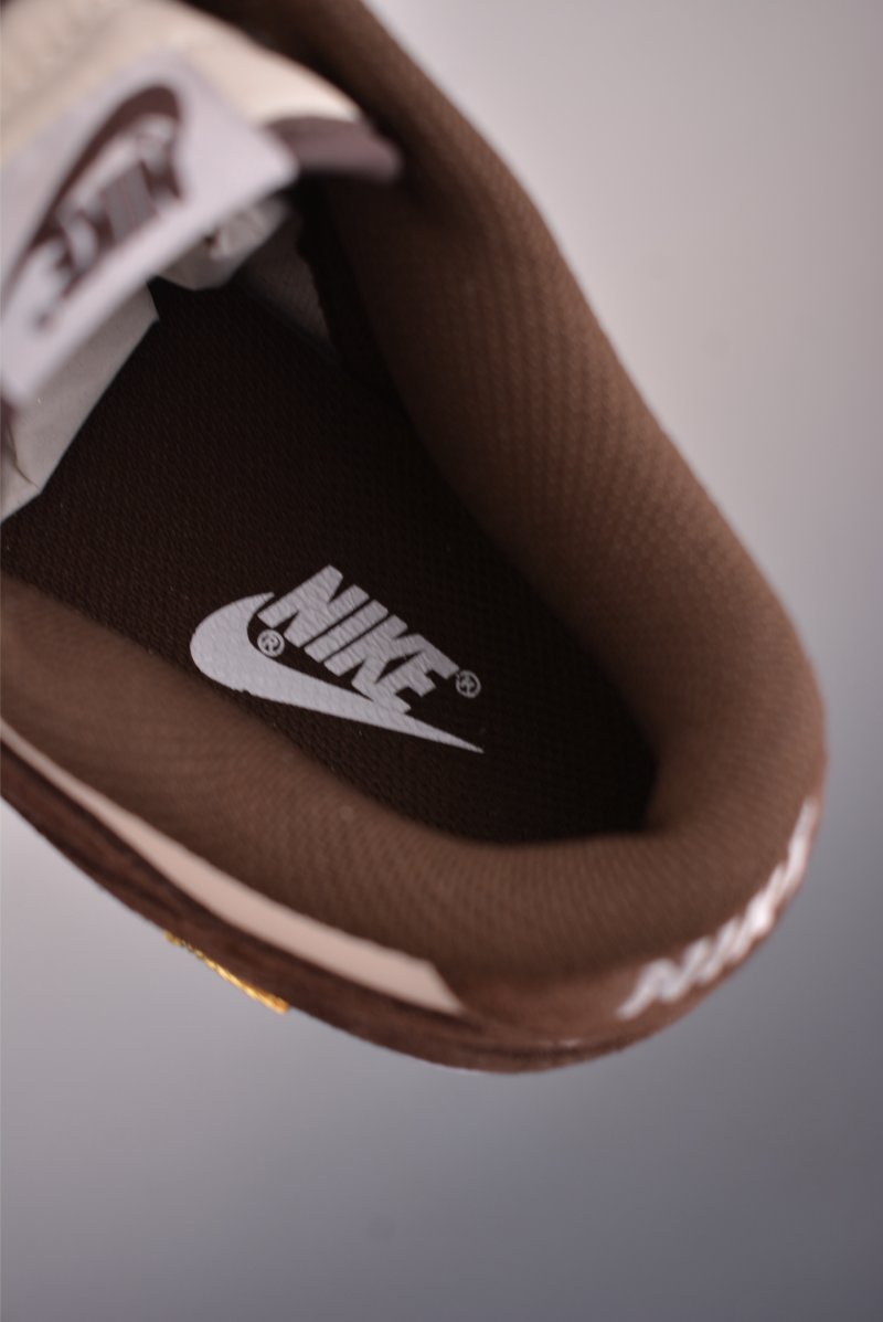 Nike SB Dunk Low view