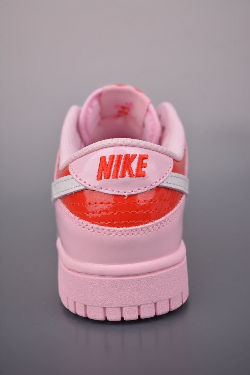 Nike SB Dunk Low view
