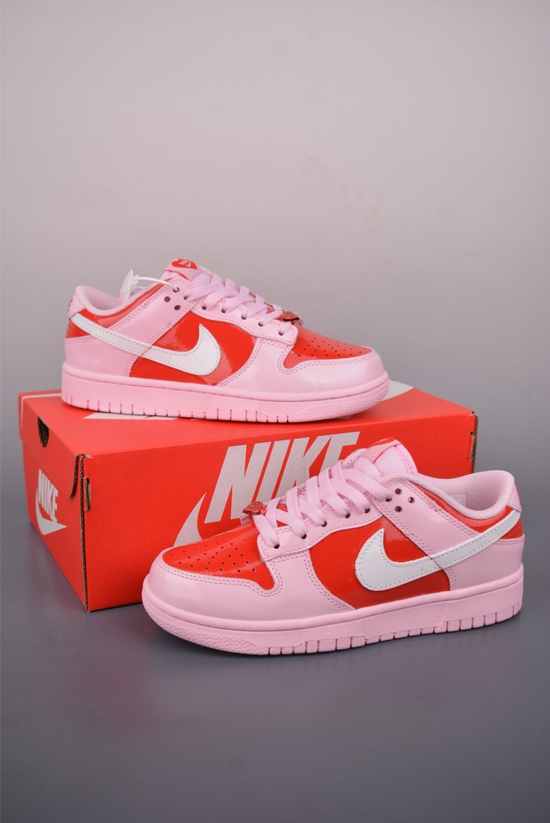 Nike SB Dunk Low view
