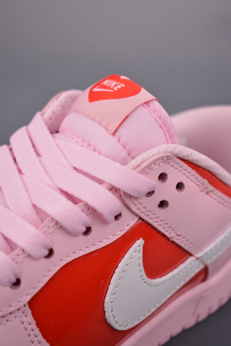 Nike SB Dunk Low view